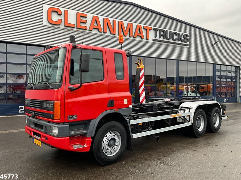 DAF FAT 75.320 6x4 Full steel Hiab 17 Ton haakarmsysteem Just 64.623 Km! - Camión multibasculante: foto 2 DAF FAT 75.320 6x4 Full steel Hiab 17 Ton haakarmsysteem Just 64.623 Km! - Camión multibasculante: foto 2