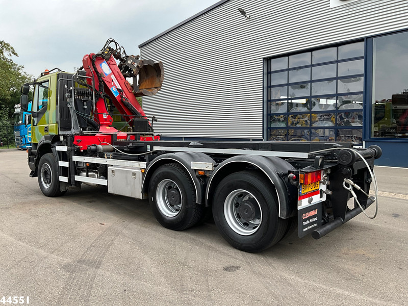 Iveco AD260T41 6x4 HMF 16 Tonmeter Z-kraan - Camión con equipo de cable, Camión grúa: foto 4 Iveco AD260T41 6x4 HMF 16 Tonmeter Z-kraan - Camión con equipo de cable, Camión grúa: foto 4