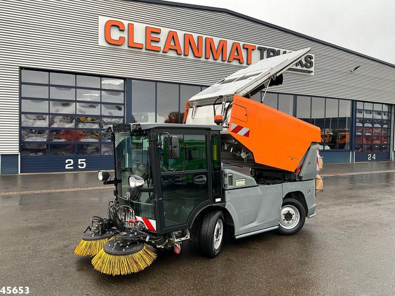 Kärcher MC 250 Just 16.579 km! - Barredora vial: foto 1 Kärcher MC 250 Just 16.579 km! - Barredora vial: foto 1