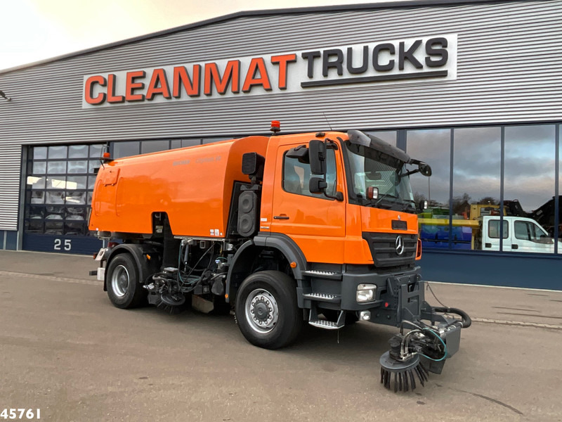 Mercedes-Benz Actros 1829 4x4 Bucher Cityfant 60 Rechts en Links vegend - Barredora vial: foto 2 Mercedes-Benz Actros 1829 4x4 Bucher Cityfant 60 Rechts en Links vegend - Barredora vial: foto 2