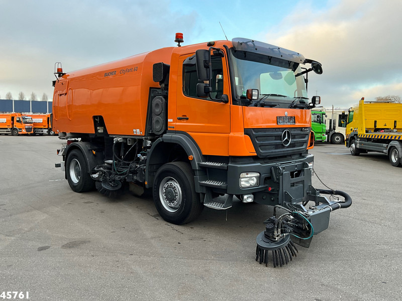 Mercedes-Benz Actros 1829 4x4 Bucher Cityfant 60 Rechts en Links vegend - Barredora vial: foto 5 Mercedes-Benz Actros 1829 4x4 Bucher Cityfant 60 Rechts en Links vegend - Barredora vial: foto 5