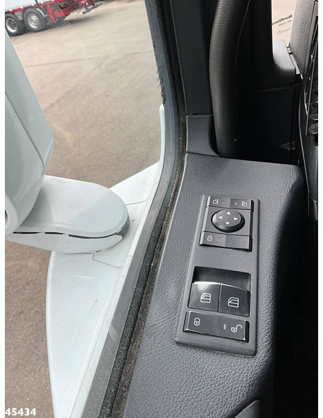 Leasing de Mercedes-Benz Arocs 3251 8x4 Euro 6 Retarder HMF 85 Tonmeter laadkraan Fly-Jib Mercedes-Benz Arocs 3251 8x4 Euro 6 Retarder HMF 85 Tonmeter laadkraan Fly-Jib: foto 18