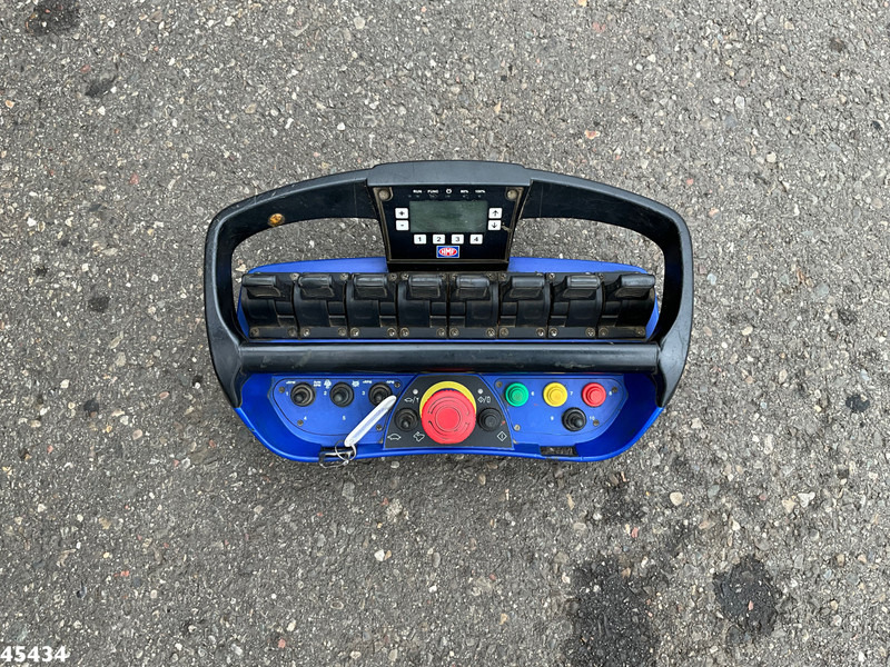 Leasing de Mercedes-Benz Arocs 3251 8x4 Euro 6 Retarder HMF 85 Tonmeter laadkraan Fly-Jib Mercedes-Benz Arocs 3251 8x4 Euro 6 Retarder HMF 85 Tonmeter laadkraan Fly-Jib: foto 9