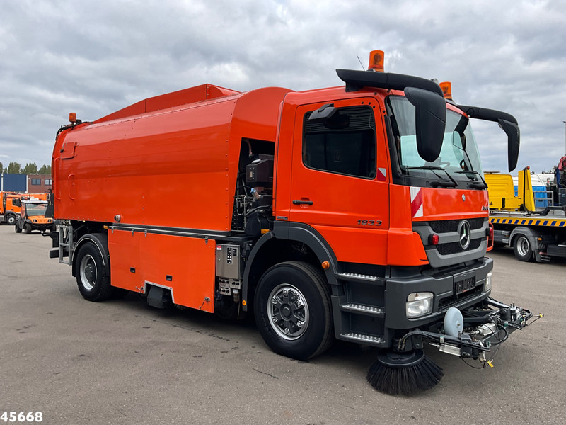 Mercedes-Benz Axor 1833 4x4 Schörling SORF Schienenreinigungs/Railway sweeper Just 38.680 Km! - Barredora vial: foto 5 Mercedes-Benz Axor 1833 4x4 Schörling SORF Schienenreinigungs/Railway sweeper Just 38.680 Km! - Barredora vial: foto 5