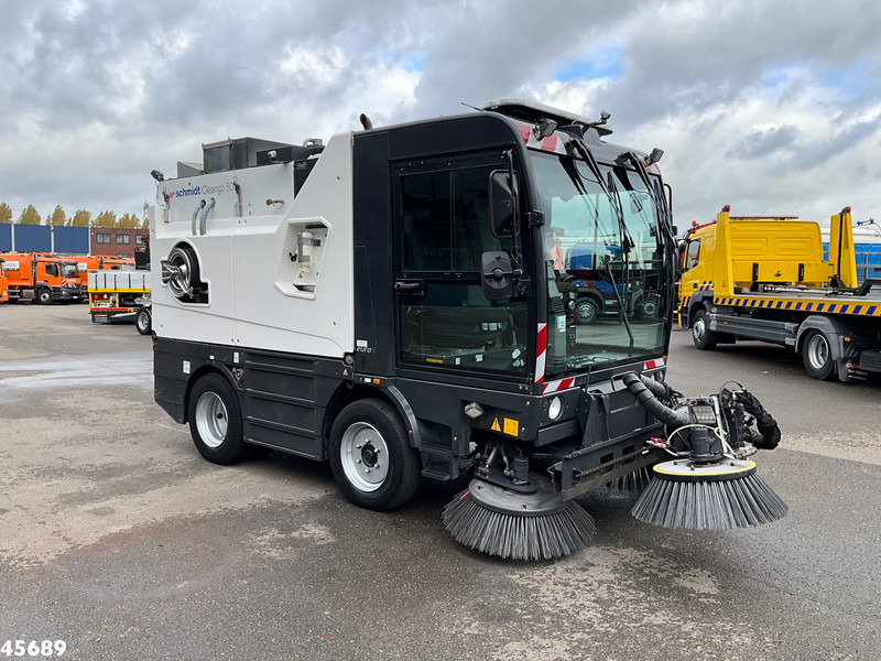 Schmidt Cleango Compact 500 Euro 6 with 3-rd brush Just 4.260 km! - Barredora vial: foto 4 Schmidt Cleango Compact 500 Euro 6 with 3-rd brush Just 4.260 km! - Barredora vial: foto 4
