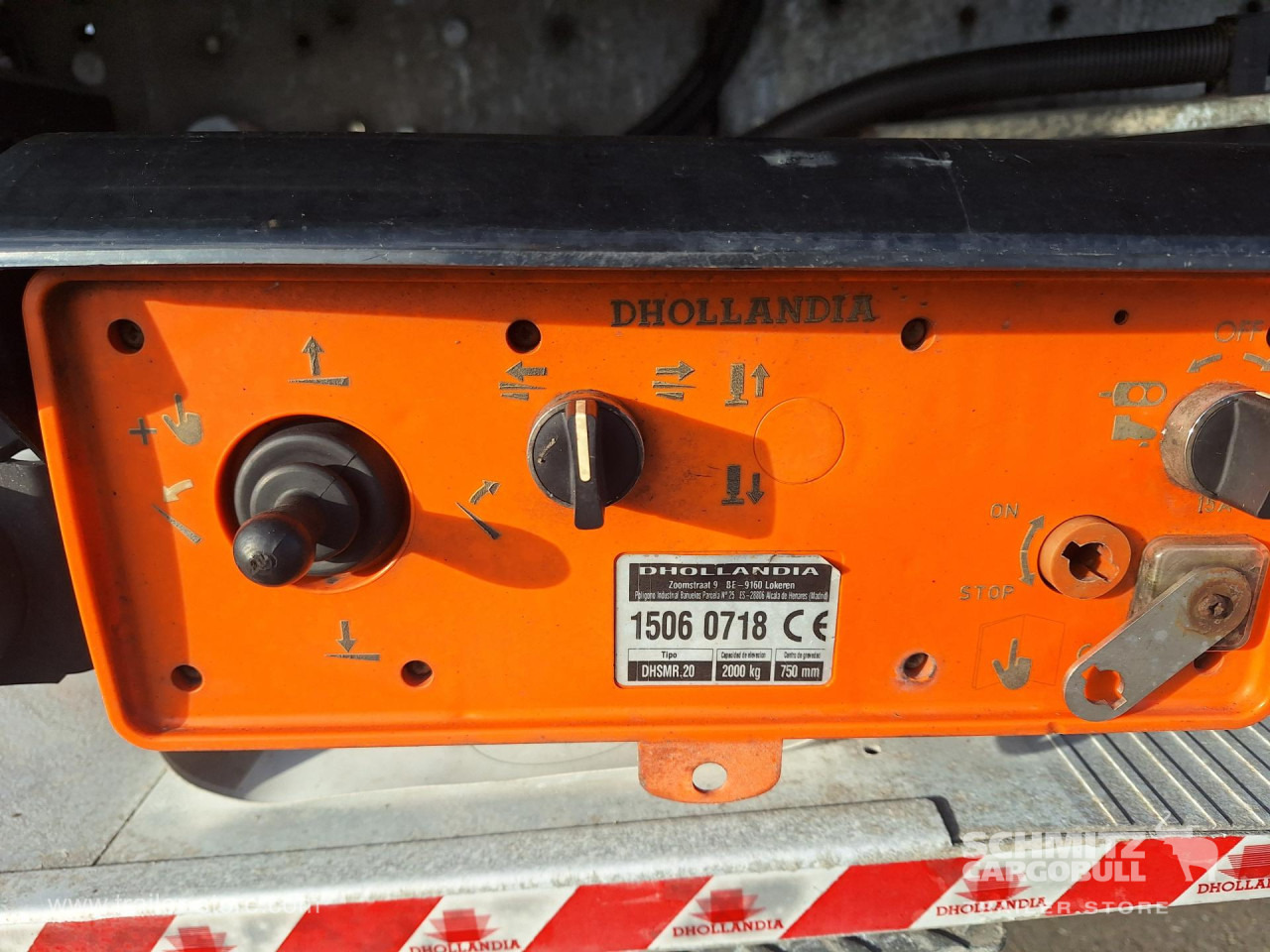 SCHMITZ Curtainsider Standard Taillift - Semirremolque lona: foto 2 SCHMITZ Curtainsider Standard Taillift - Semirremolque lona: foto 2