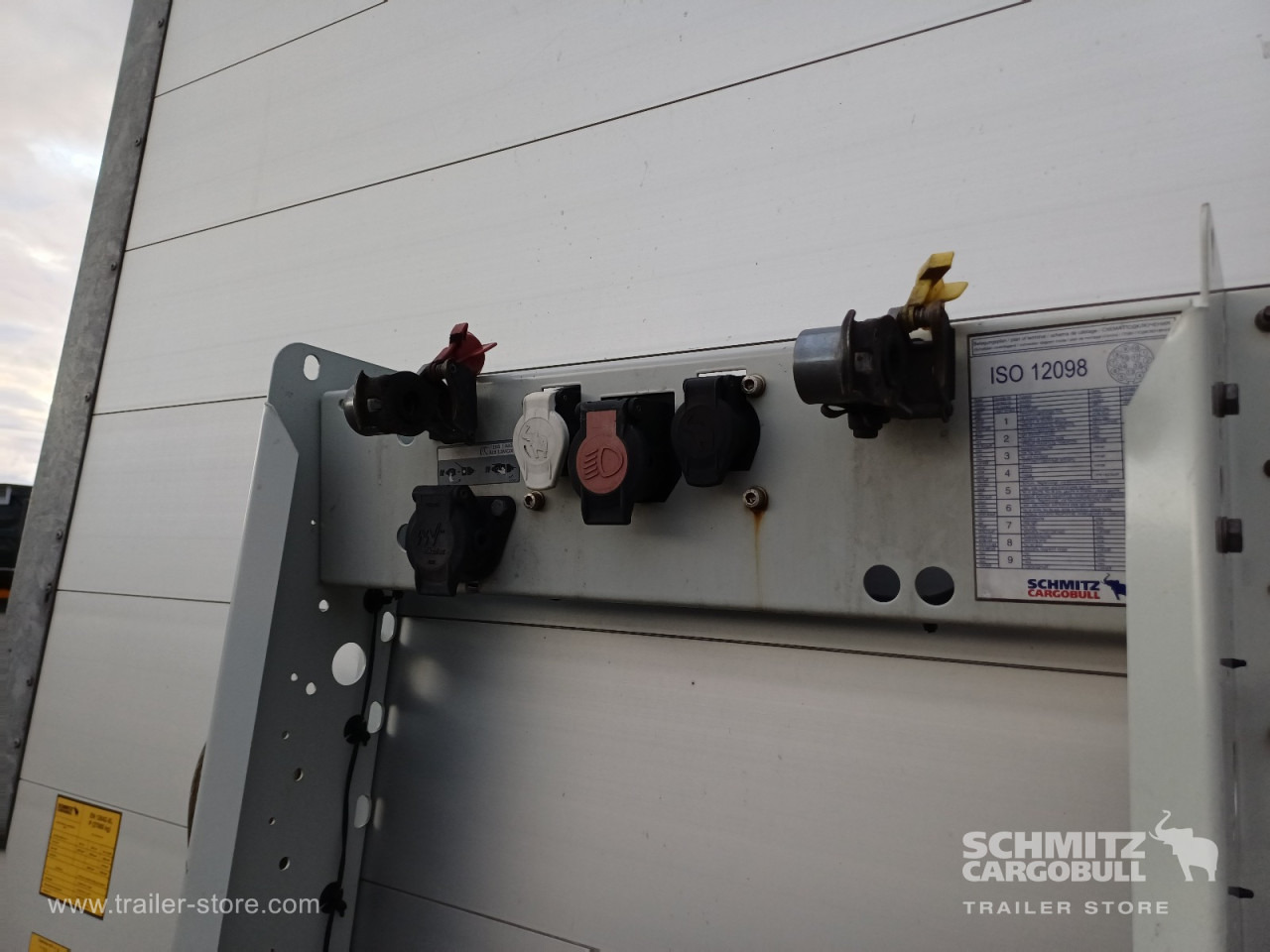 SCHMITZ Auflieger Curtainsider Mega - Semirremolque lona: foto 2 SCHMITZ Auflieger Curtainsider Mega - Semirremolque lona: foto 2