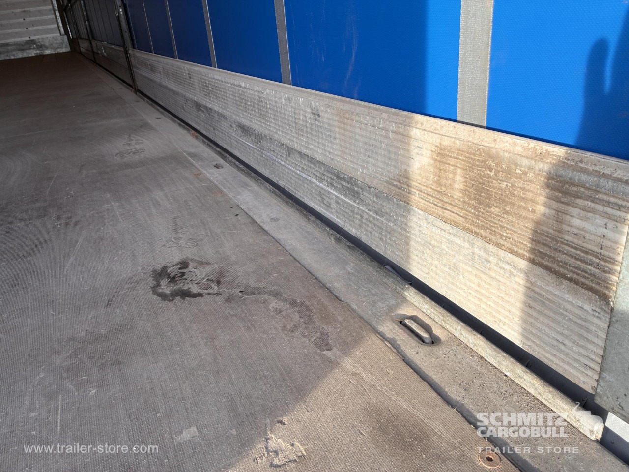 SCHMITZ Auflieger Curtainsider Standard Forklift holder - Semirremolque lona: foto 2 SCHMITZ Auflieger Curtainsider Standard Forklift holder - Semirremolque lona: foto 2