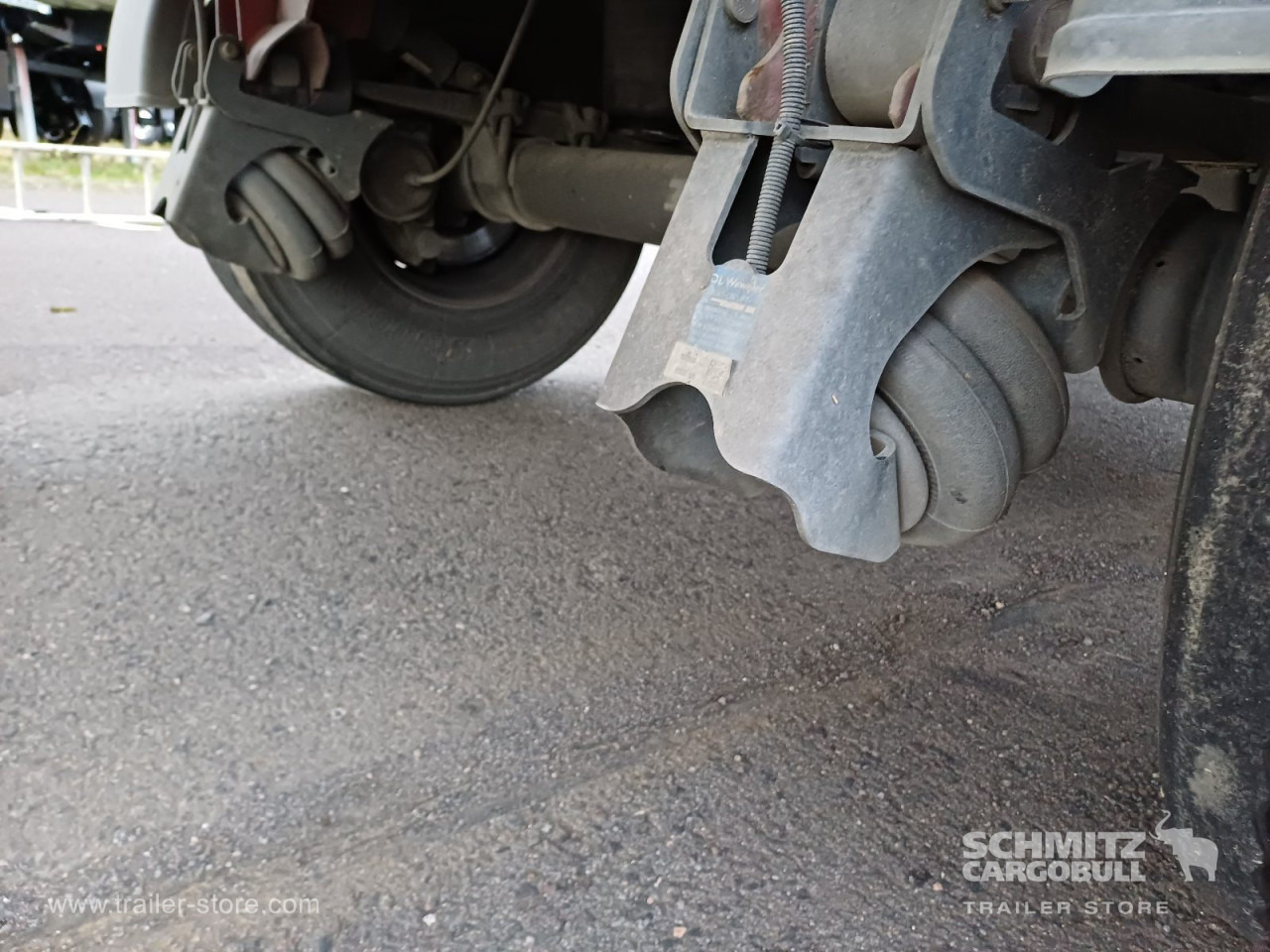 SCHMITZ Auflieger Kipper Alukastenmulde 24m³ - Semirremolque volquete: foto 2 SCHMITZ Auflieger Kipper Alukastenmulde 24m³ - Semirremolque volquete: foto 2