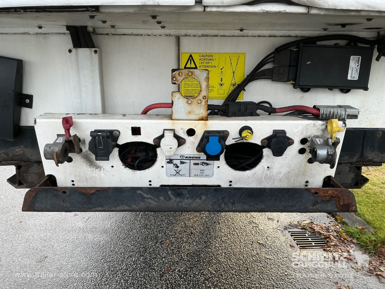 KRONE Auflieger Tiefkühlkoffer Standard Taillift - Semirremolque isotérmico: foto 4 KRONE Auflieger Tiefkühlkoffer Standard Taillift - Semirremolque isotérmico: foto 4