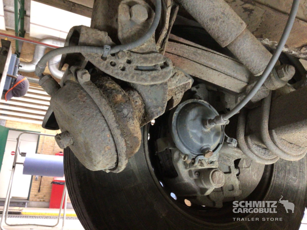 KRONE Reefer Standard Taillift - Semirremolque isotérmico: foto 4 KRONE Reefer Standard Taillift - Semirremolque isotérmico: foto 4