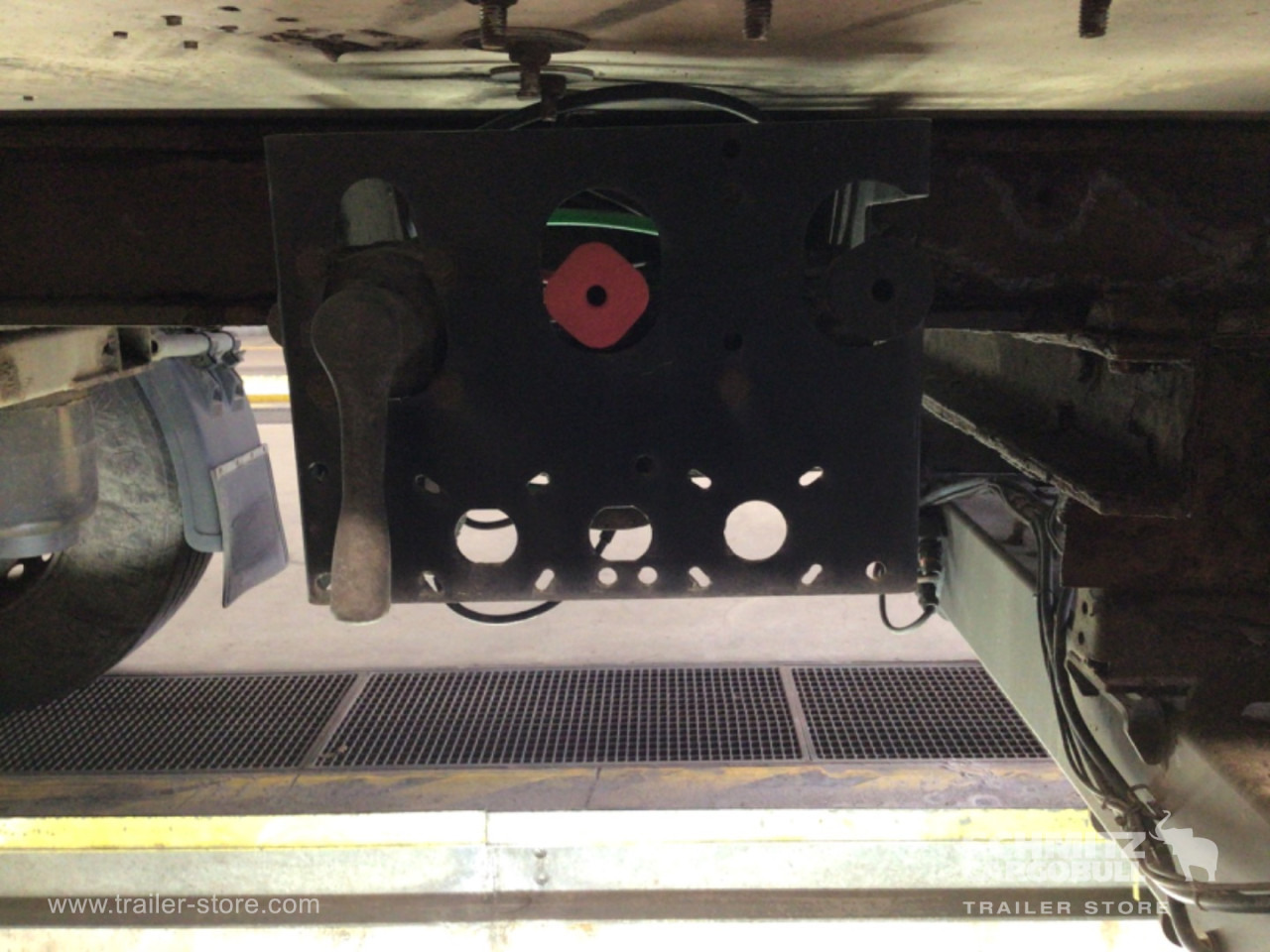 KRONE Reefer Standard Taillift - Semirremolque isotérmico: foto 2 KRONE Reefer Standard Taillift - Semirremolque isotérmico: foto 2