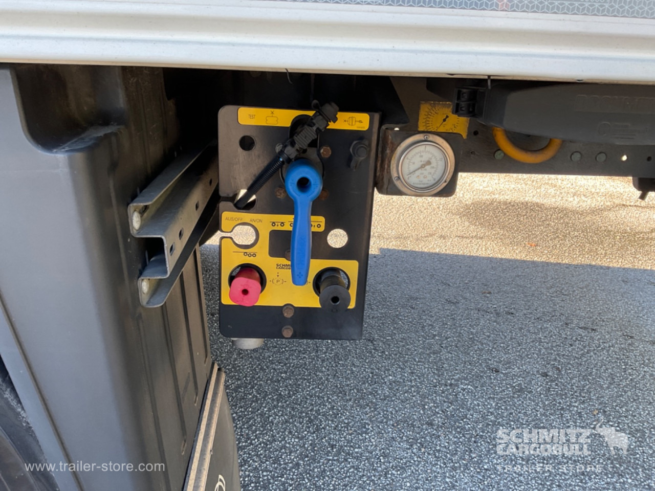 SCHMITZ Reefer Multitemp Double deck - Semirremolque isotérmico: foto 4 SCHMITZ Reefer Multitemp Double deck - Semirremolque isotérmico: foto 4