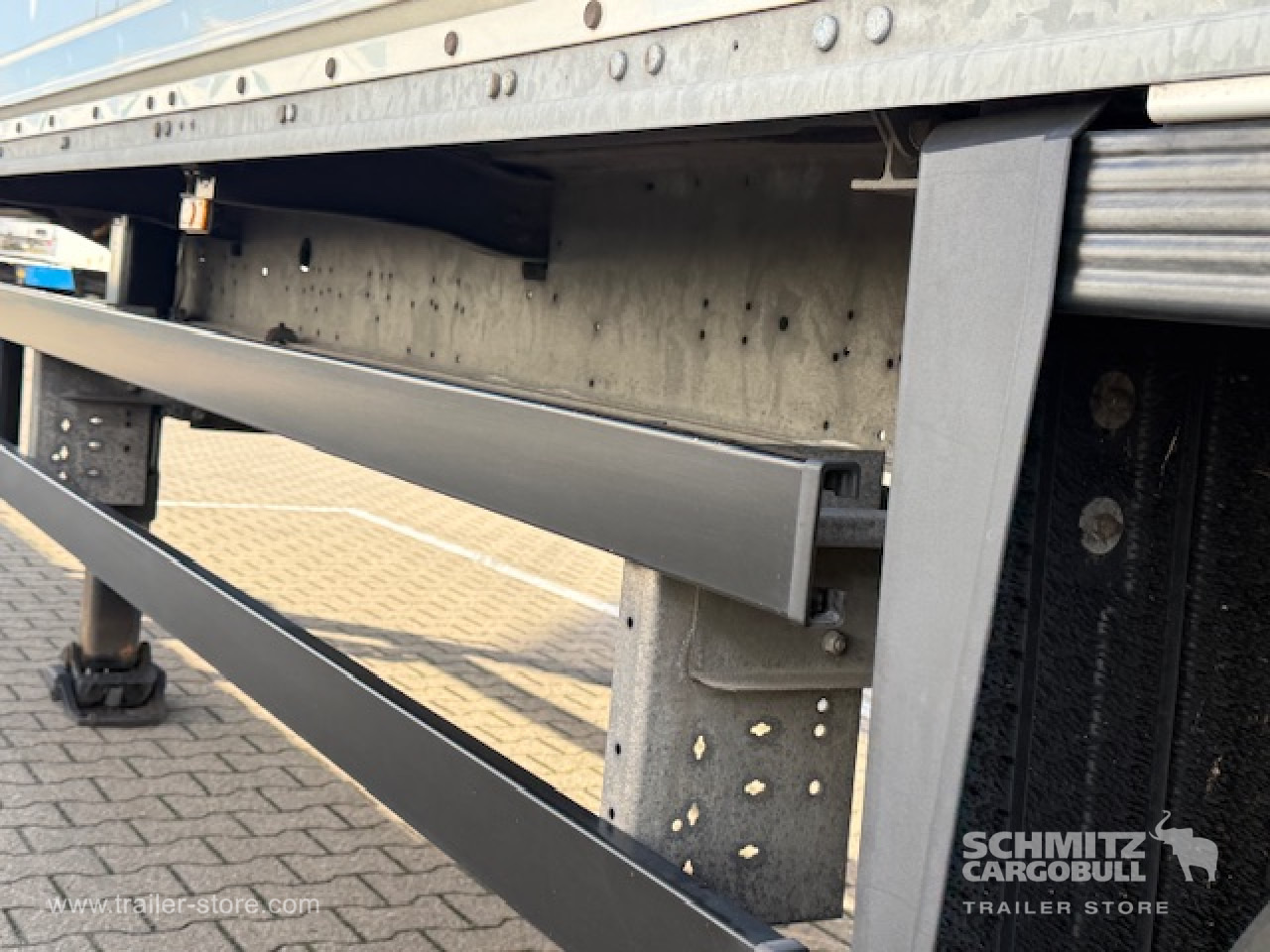 SCHMITZ Oplegger Kasten Standard Taillift - Semirremolque caja cerrada: foto 4 SCHMITZ Oplegger Kasten Standard Taillift - Semirremolque caja cerrada: foto 4