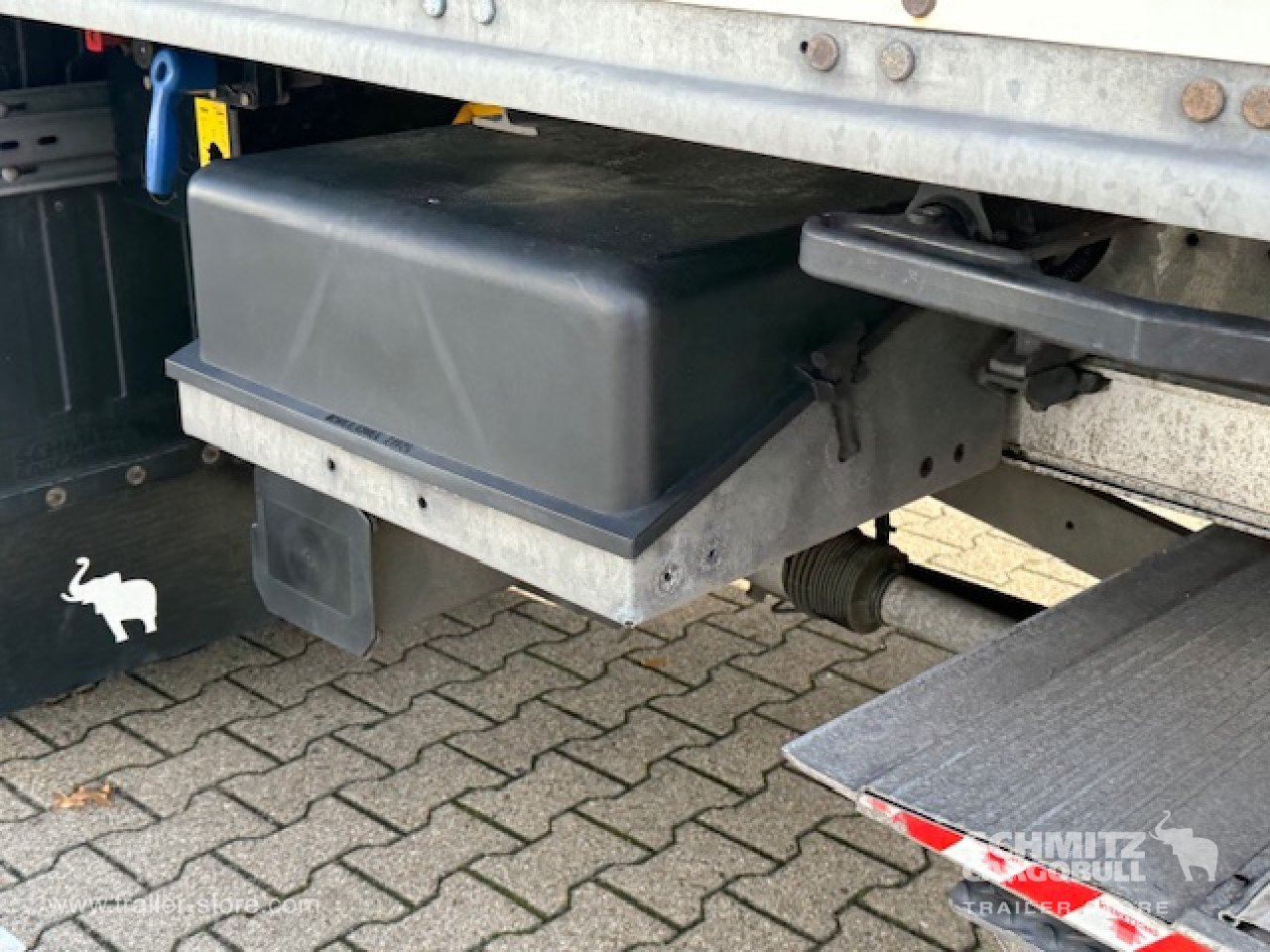SCHMITZ Oplegger Kasten Standard Taillift - Semirremolque caja cerrada: foto 2 SCHMITZ Oplegger Kasten Standard Taillift - Semirremolque caja cerrada: foto 2