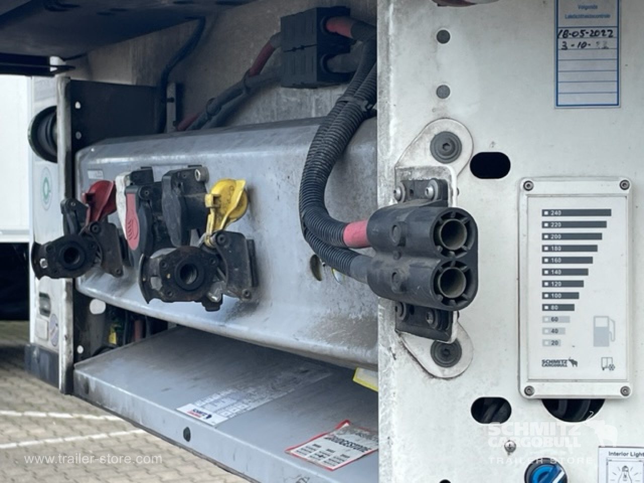 SCHMITZ Oplegger Vries Multitemp Taillift - Semirremolque isotérmico: foto 4 SCHMITZ Oplegger Vries Multitemp Taillift - Semirremolque isotérmico: foto 4