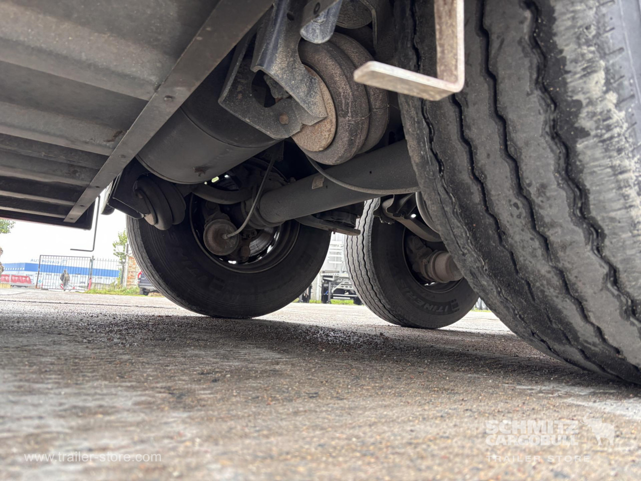 SCHMITZ Напівпричіп Стандартний - Semirremolque isotérmico: foto 2 SCHMITZ Напівпричіп Стандартний - Semirremolque isotérmico: foto 2