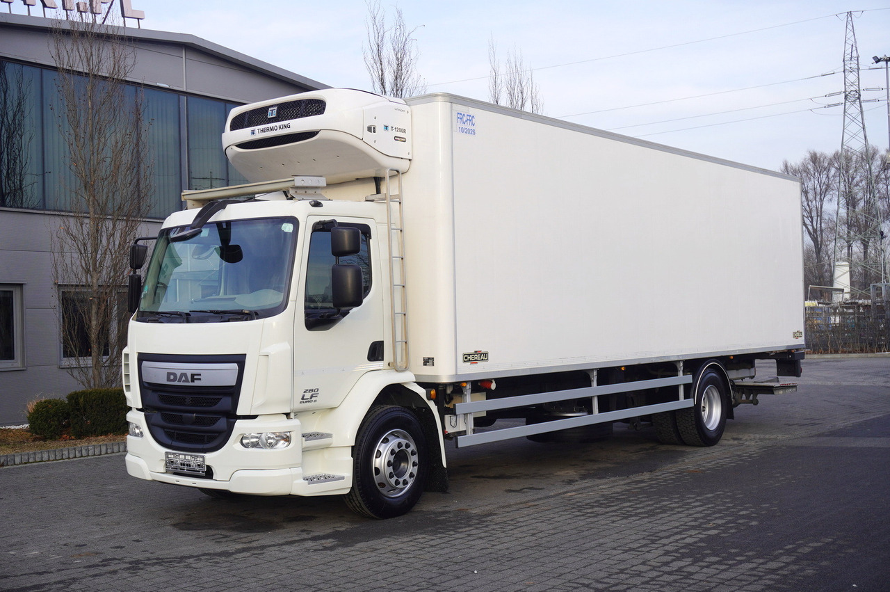 DAF LF 280 / Chereau multi-temperature refrigerator / Dhollandia DHSM.30 lift 2000 kg - Camión frigorífico: foto 1 DAF LF 280 / Chereau multi-temperature refrigerator / Dhollandia DHSM.30 lift 2000 kg - Camión frigorífico: foto 1