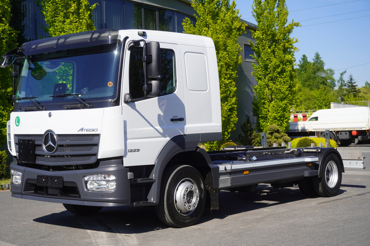 MERCEDES-BENZ 1223 / Full ADR / 440 cm chassis / Sleeper cab / 175 tho. km - Camión chasis: foto 1 MERCEDES-BENZ 1223 / Full ADR / 440 cm chassis / Sleeper cab / 175 tho. km - Camión chasis: foto 1