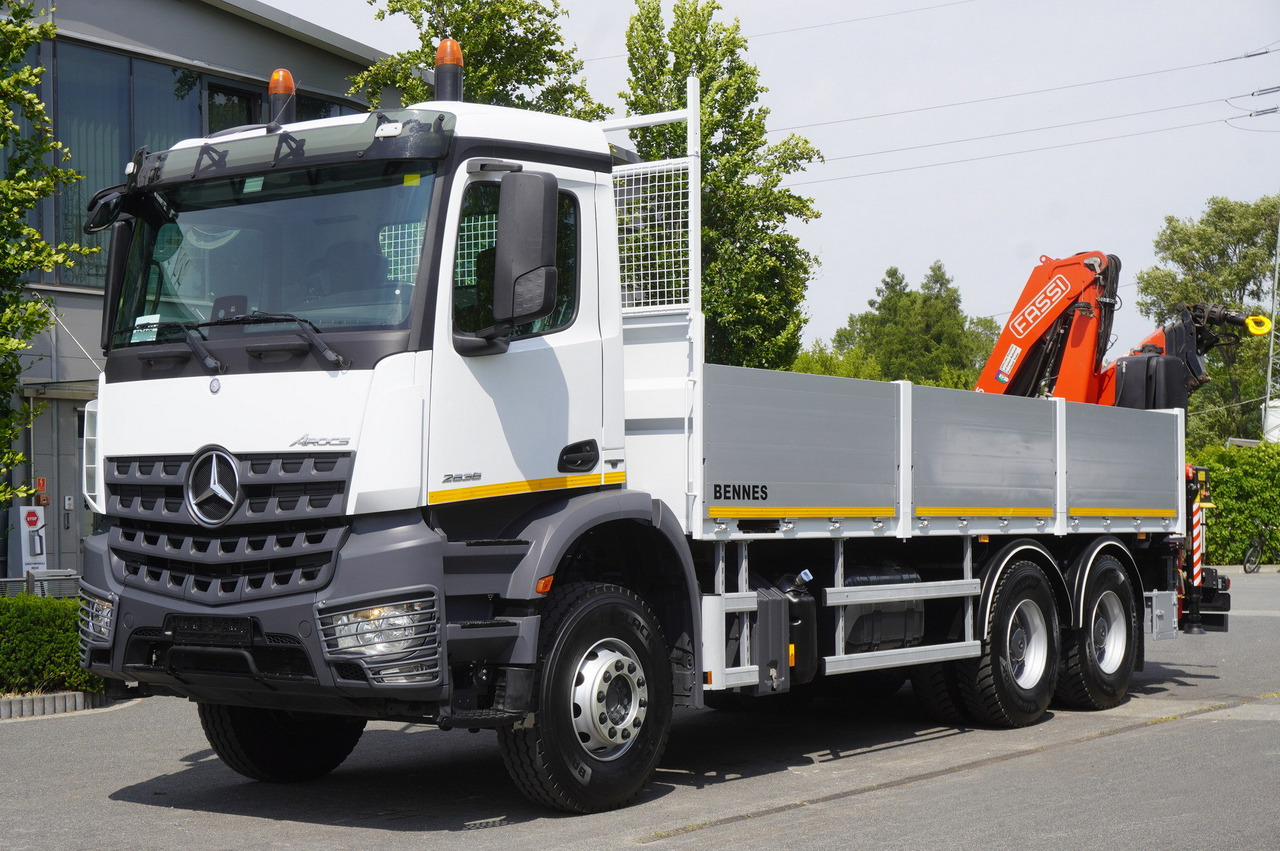 MERCEDES-BENZ AROCS 2636 Flatbed / HDS FASSI F175 7.7 T / 150,000 km - Camión grúa: foto 3 MERCEDES-BENZ AROCS 2636 Flatbed / HDS FASSI F175 7.7 T / 150,000 km - Camión grúa: foto 3