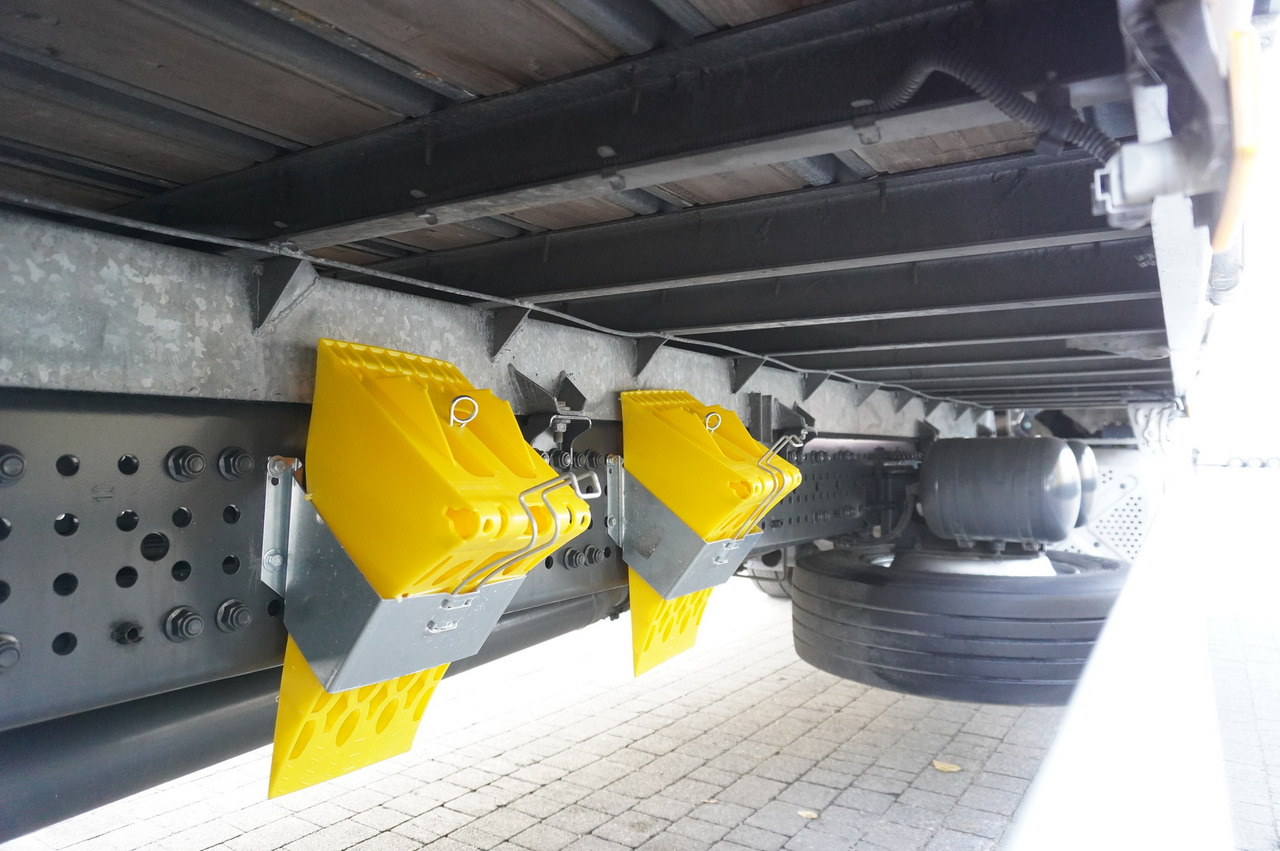 Camión lona MERCEDES-BENZ Actros 1835 E6 4×2 / Curtainsider 21 pallets / tail lift 1.5t: foto 25 Camión lona MERCEDES-BENZ Actros 1835 E6 4×2 / Curtainsider 21 pallets / tail lift 1.5t: foto 25