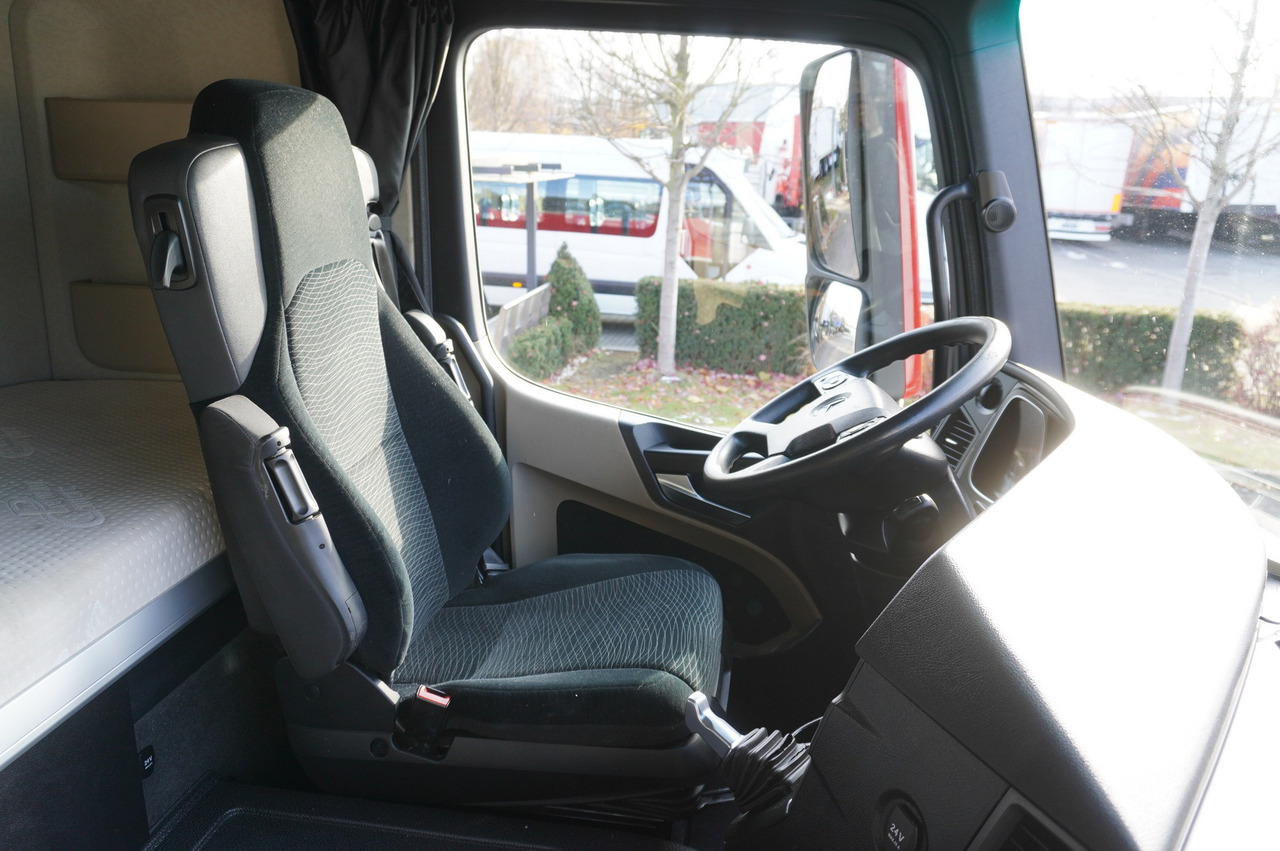 Camión lona MERCEDES-BENZ Actros 1835 E6 4×2 / Curtainsider 21 pallets / tail lift 1.5t: foto 11 Camión lona MERCEDES-BENZ Actros 1835 E6 4×2 / Curtainsider 21 pallets / tail lift 1.5t: foto 11