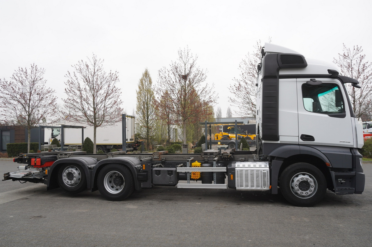 MERCEDES-BENZ Actros 2545 6×2 MP5 / ADR / several units - Camión portacontenedore/ Intercambiable: foto 2 MERCEDES-BENZ Actros 2545 6×2 MP5 / ADR / several units - Camión portacontenedore/ Intercambiable: foto 2