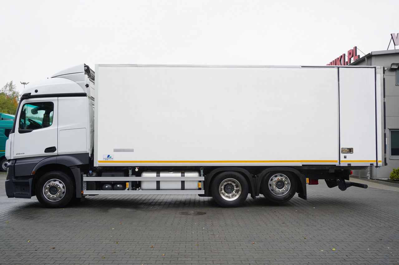 MERCEDES-BENZ Actros 2545 MP5 / Lecapitaine 18 EPAL refrigerator / Bitemperature / Carrier Supra 850 MT / ADR AT - Camión frigorífico: foto 2 MERCEDES-BENZ Actros 2545 MP5 / Lecapitaine 18 EPAL refrigerator / Bitemperature / Carrier Supra 850 MT / ADR AT - Camión frigorífico: foto 2