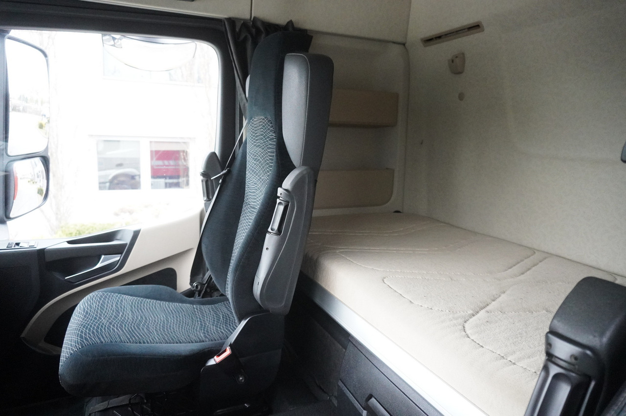 Camión caja abierta MERCEDES-BENZ Actros 3563 8x4 / Tipper for grain 20 t load capacity: foto 32