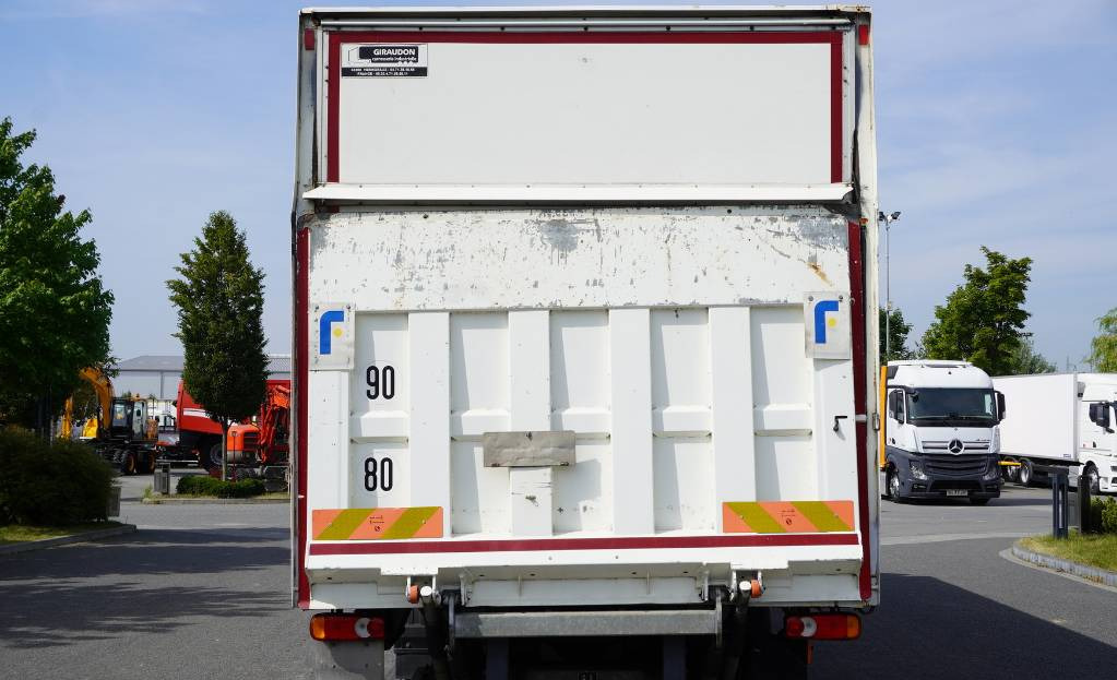 RENAULT Renault D12 E6 / Container 18 pallets / Lift - Camión caja cerrada: foto 4 RENAULT Renault D12 E6 / Container 18 pallets / Lift - Camión caja cerrada: foto 4