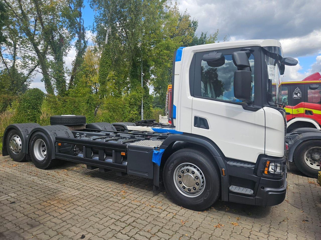 SCANIA P 340 B6x2*4NA / chassis frame / steering axle / CNG - Camión de basura: foto 2 SCANIA P 340 B6x2*4NA / chassis frame / steering axle / CNG - Camión de basura: foto 2