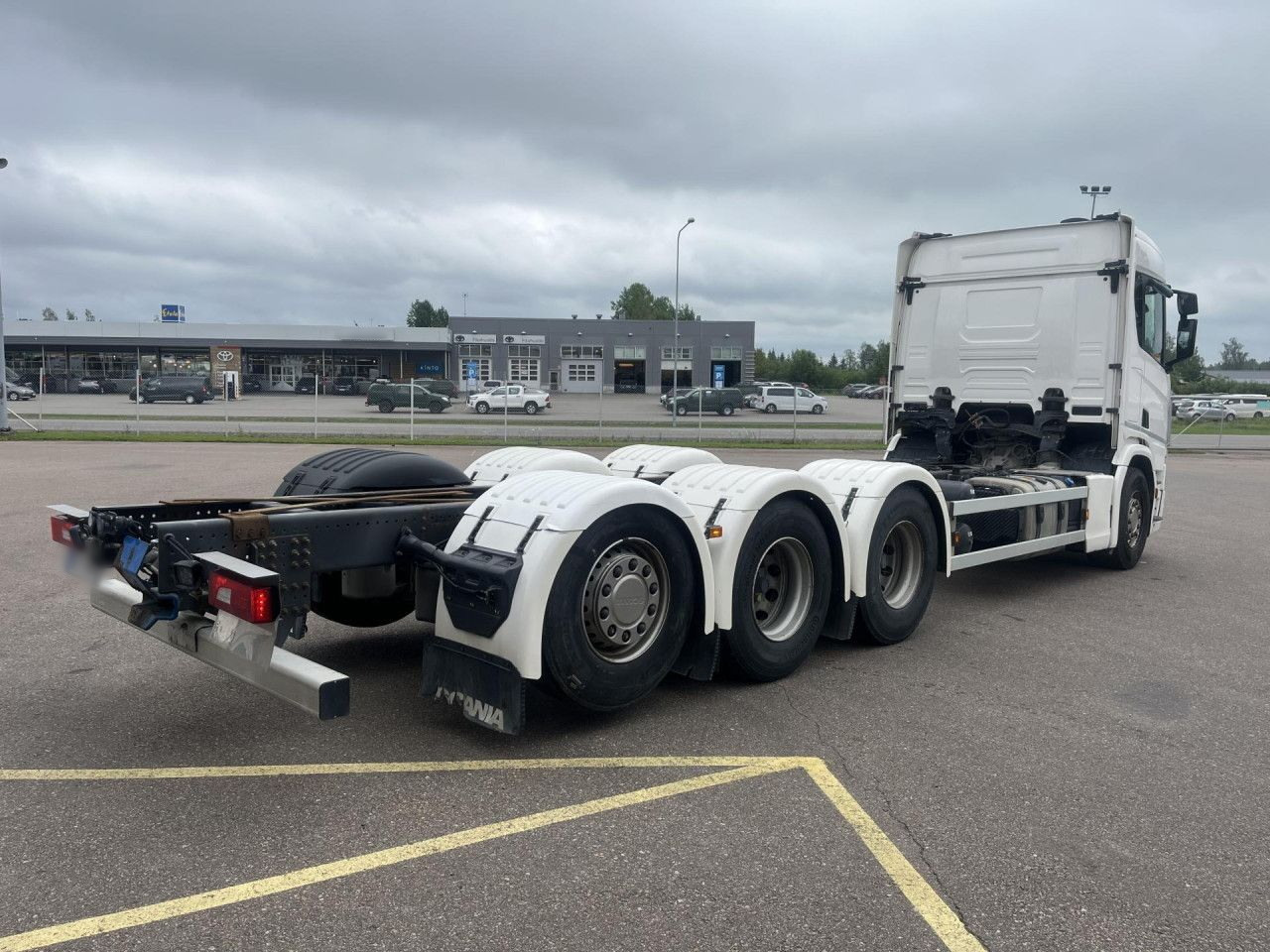 SCANIA R560 B8x4*4 / Chassis / sleeper cab / Power take-off - Camión grúa: foto 3 SCANIA R560 B8x4*4 / Chassis / sleeper cab / Power take-off - Camión grúa: foto 3