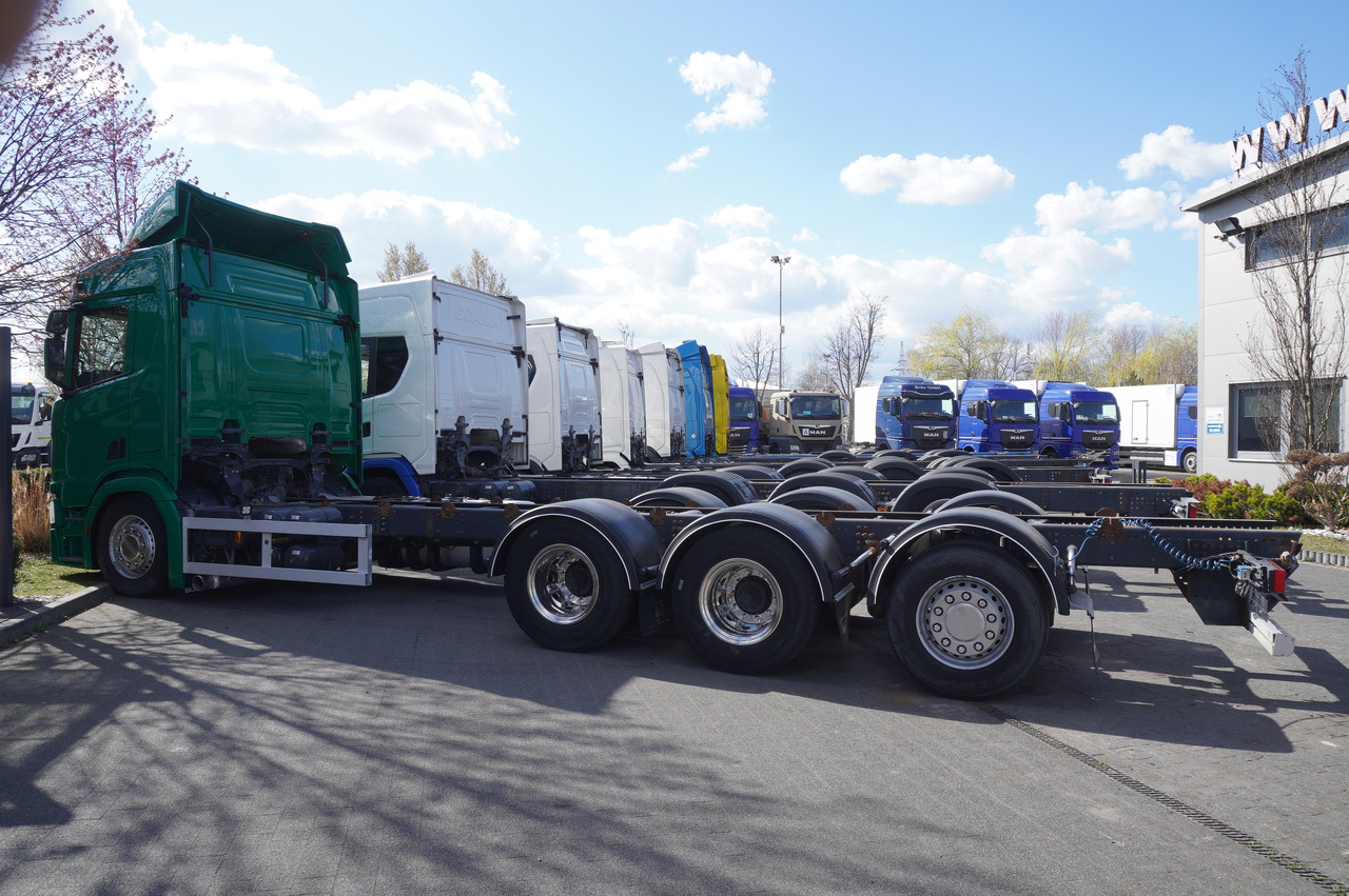 SCANIA R650 V8 / 650 HP/ frame 8.8 m / steered 4th axis / 20 units - Camión chasis: foto 3 SCANIA R650 V8 / 650 HP/ frame 8.8 m / steered 4th axis / 20 units - Camión chasis: foto 3