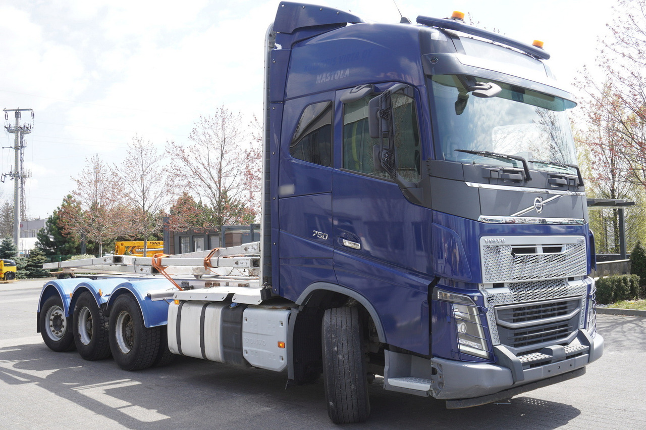 Camión forestal para transporte de madera VOLVO FH16 750 8x4 / 750 HP! / 20 t load capacity / stanchion superstructure: foto 11