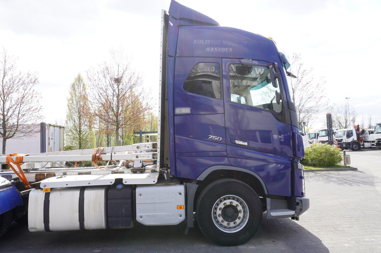 Camión forestal para transporte de madera VOLVO FH16 750 8x4 / 750 HP! / 20 t load capacity / stanchion superstructure: foto 20