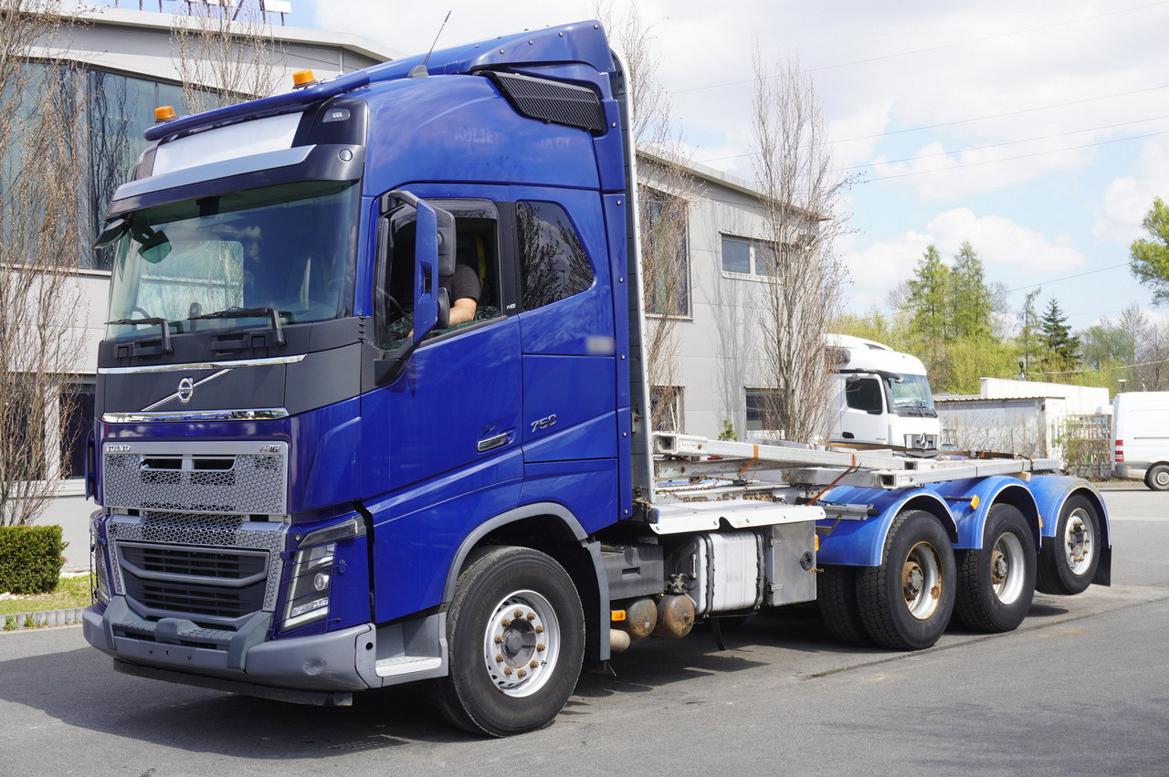 VOLVO FH16 750 8x4 / 750 HP! / 20 t load capacity / stanchion superstructure - Camión chasis: foto 1 VOLVO FH16 750 8x4 / 750 HP! / 20 t load capacity / stanchion superstructure - Camión chasis: foto 1