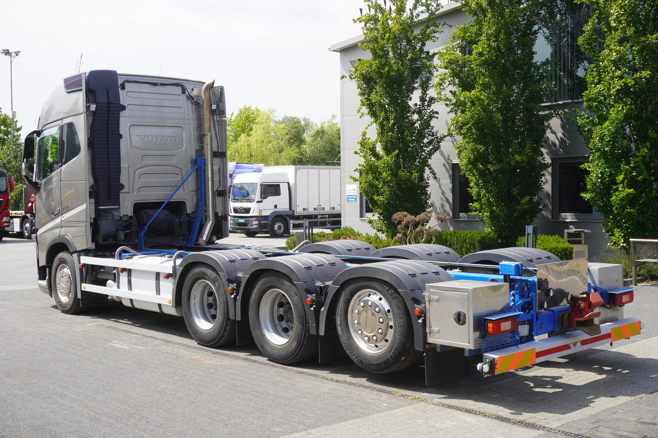 VOLVO Volvo FH16 750 8x4x4 / 750 HP! / Frame 685 cm / Steered 4th axle - Camión chasis: foto 4 VOLVO Volvo FH16 750 8x4x4 / 750 HP! / Frame 685 cm / Steered 4th axle - Camión chasis: foto 4