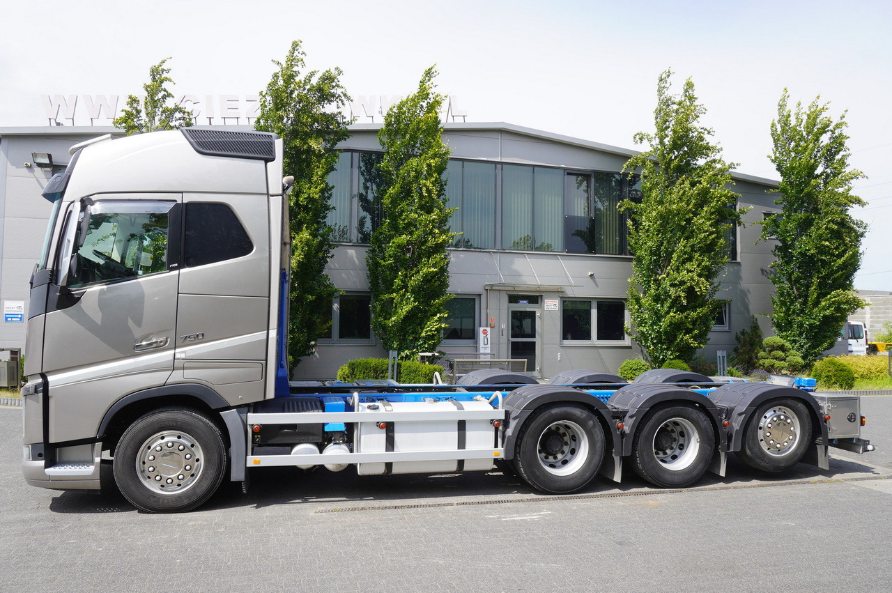 VOLVO Volvo FH16 750 8x4x4 / 750 HP! / Frame 685 cm / Steered 4th axle - Camión chasis: foto 3 VOLVO Volvo FH16 750 8x4x4 / 750 HP! / Frame 685 cm / Steered 4th axle - Camión chasis: foto 3