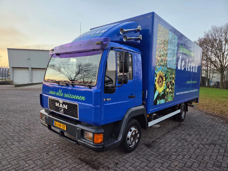MAN L20 Full steel suspension Manual Dieslpump - Camión caja cerrada: foto 1 MAN L20 Full steel suspension Manual Dieslpump - Camión caja cerrada: foto 1