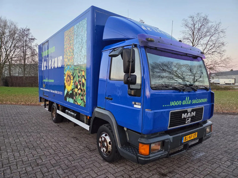 MAN L20 Full steel suspension Manual Dieslpump - Camión caja cerrada: foto 2 MAN L20 Full steel suspension Manual Dieslpump - Camión caja cerrada: foto 2