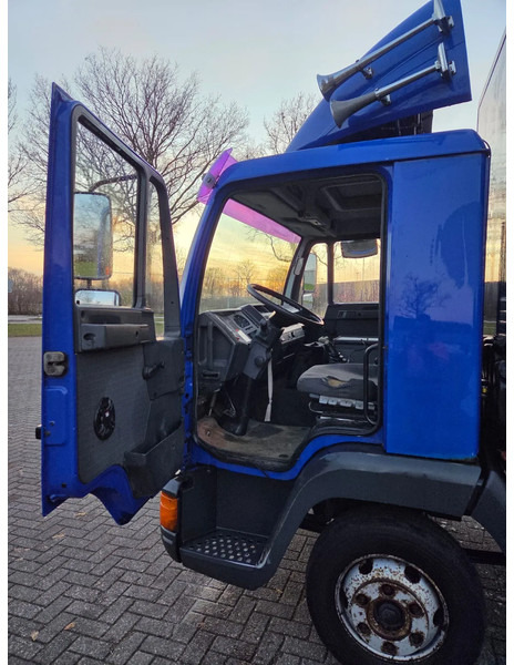 MAN L20 Full steel suspension Manual Dieslpump - Camión caja cerrada: foto 5 MAN L20 Full steel suspension Manual Dieslpump - Camión caja cerrada: foto 5