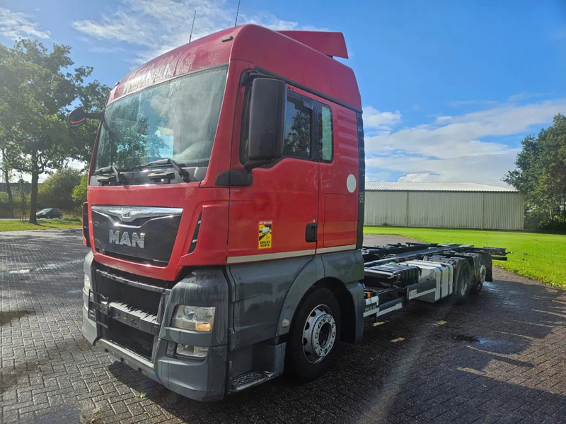 MAN TGX 24.400 6X2 BDF Euro 6 Kooiaap aansluiting - Camión portacontenedore/ Intercambiable: foto 1 MAN TGX 24.400 6X2 BDF Euro 6 Kooiaap aansluiting - Camión portacontenedore/ Intercambiable: foto 1