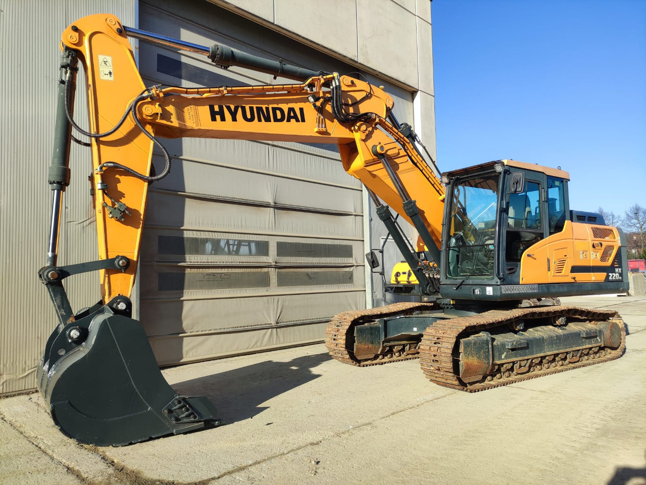 HYUNDAI HX220NL - Excavadora de cadenas: foto 1 HYUNDAI HX220NL - Excavadora de cadenas: foto 1
