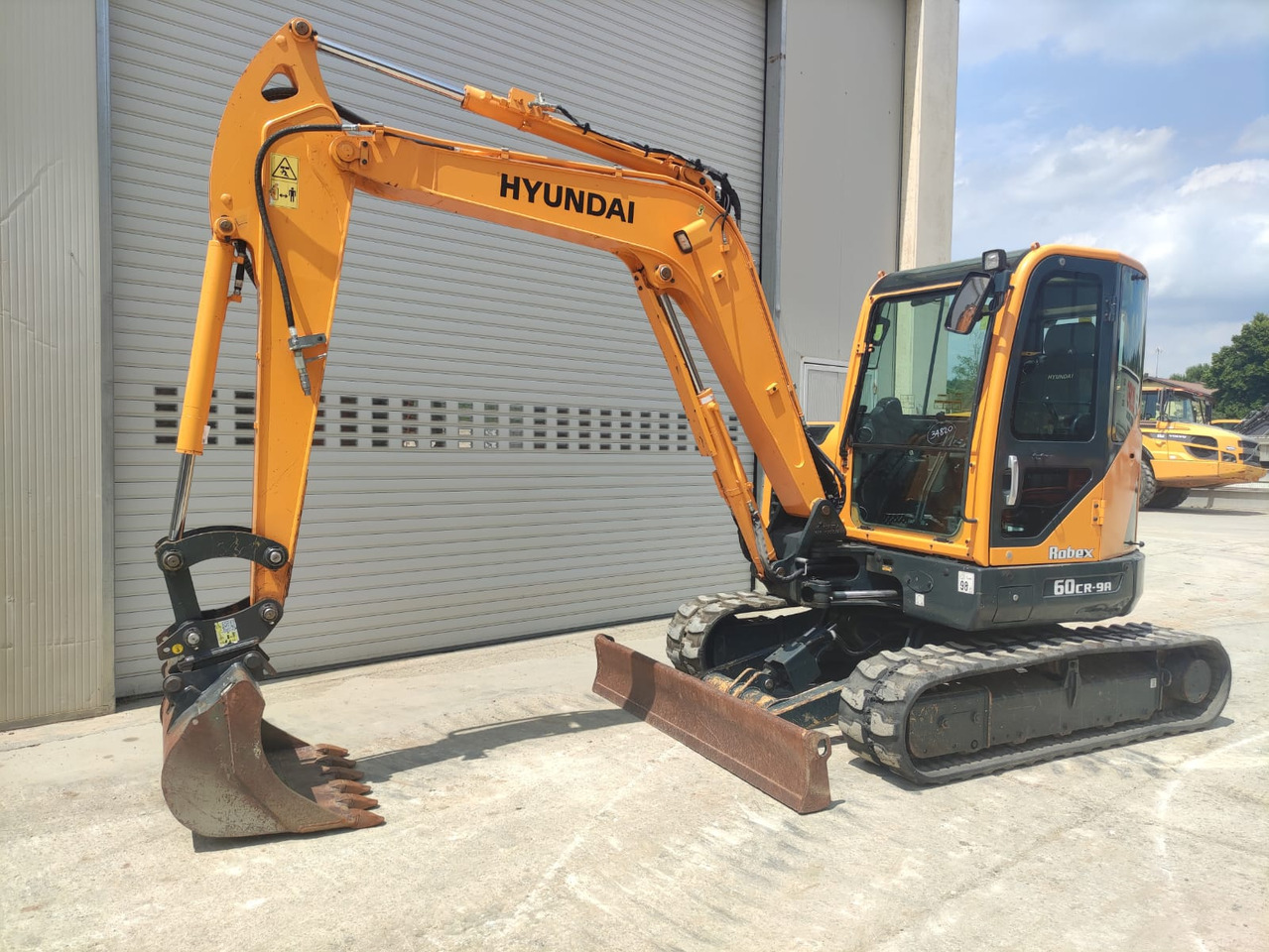 HYUNDAI R60CR-9A - Miniexcavadora: foto 1 HYUNDAI R60CR-9A - Miniexcavadora: foto 1