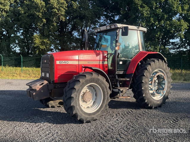 Massey Ferguson 8140 4WD Tractor - Tractor: foto 1 Massey Ferguson 8140 4WD Tractor - Tractor: foto 1