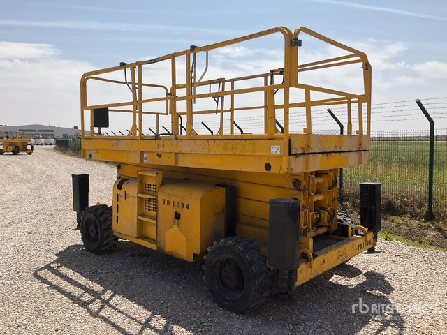 2004 Haulotte H15SX 4x4 Diesel Scissor Lift - Plataforma de tijeras: foto 4 2004 Haulotte H15SX 4x4 Diesel Scissor Lift - Plataforma de tijeras: foto 4