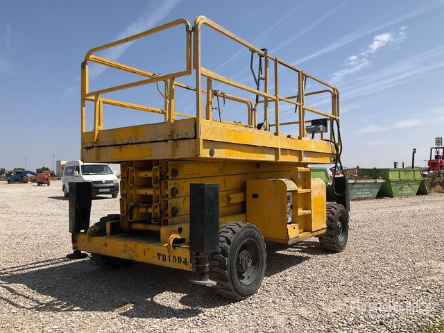2004 Haulotte H15SX 4x4 Diesel Scissor Lift - Plataforma de tijeras: foto 3 2004 Haulotte H15SX 4x4 Diesel Scissor Lift - Plataforma de tijeras: foto 3
