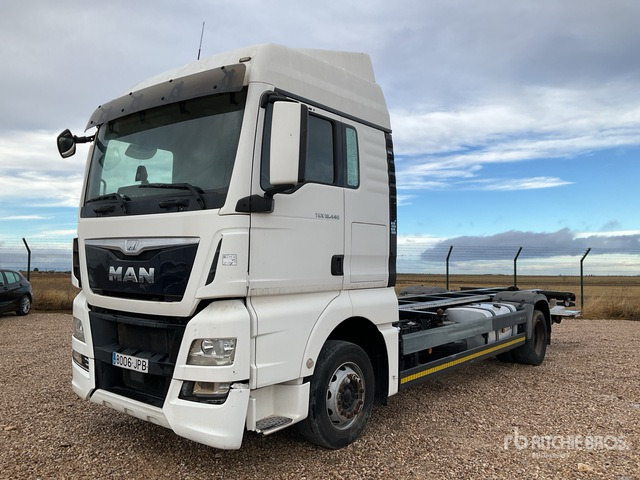 2016 MAN TGX18.440 4x2 Sleeper Container Truck - Camión portacontenedore/ Intercambiable: foto 1 2016 MAN TGX18.440 4x2 Sleeper Container Truck - Camión portacontenedore/ Intercambiable: foto 1