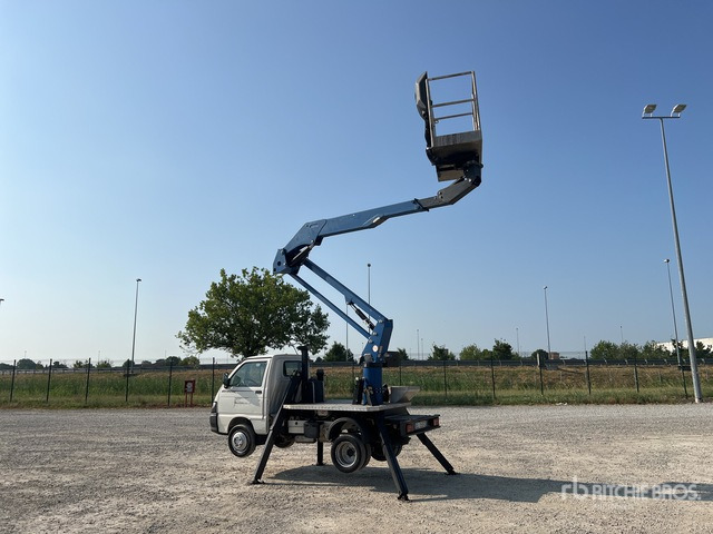 2012 Piaggio Porter 2012 Socage A314 14 m on Bucket Truck - Camión con plataforma elevadora: foto 4 2012 Piaggio Porter 2012 Socage A314 14 m on Bucket Truck - Camión con plataforma elevadora: foto 4