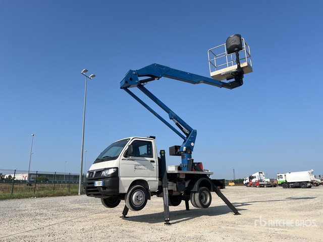 2012 Piaggio Porter 2012 Socage A314 14 m on Bucket Truck - Camión con plataforma elevadora: foto 2 2012 Piaggio Porter 2012 Socage A314 14 m on Bucket Truck - Camión con plataforma elevadora: foto 2